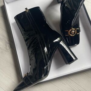 VERSACE BOOTS SIZE 9